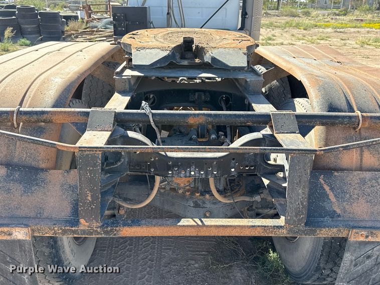 image for item DP0017 2001 Mack RD688S truck cab and chassis