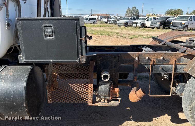 image for item DP0017 2001 Mack RD688S truck cab and chassis