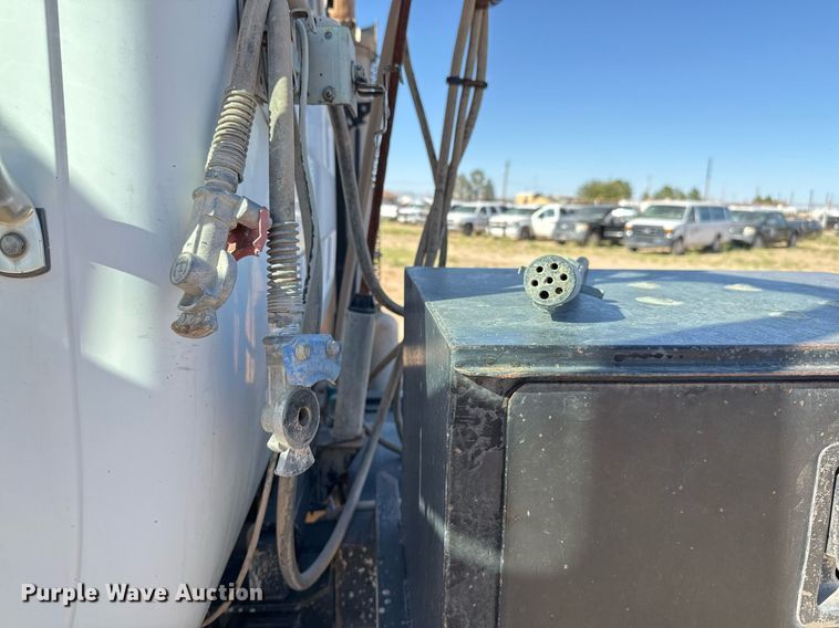 image for item DP0017 2001 Mack RD688S truck cab and chassis