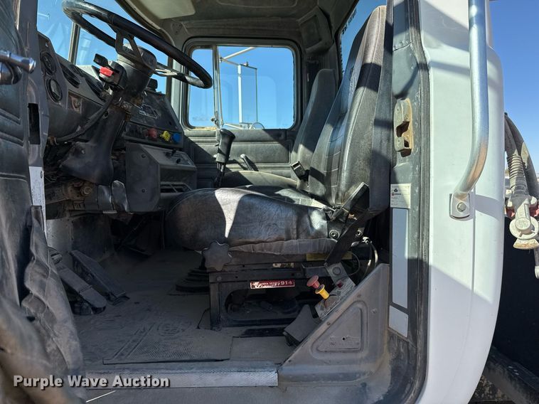 image for item DP0017 2001 Mack RD688S truck cab and chassis