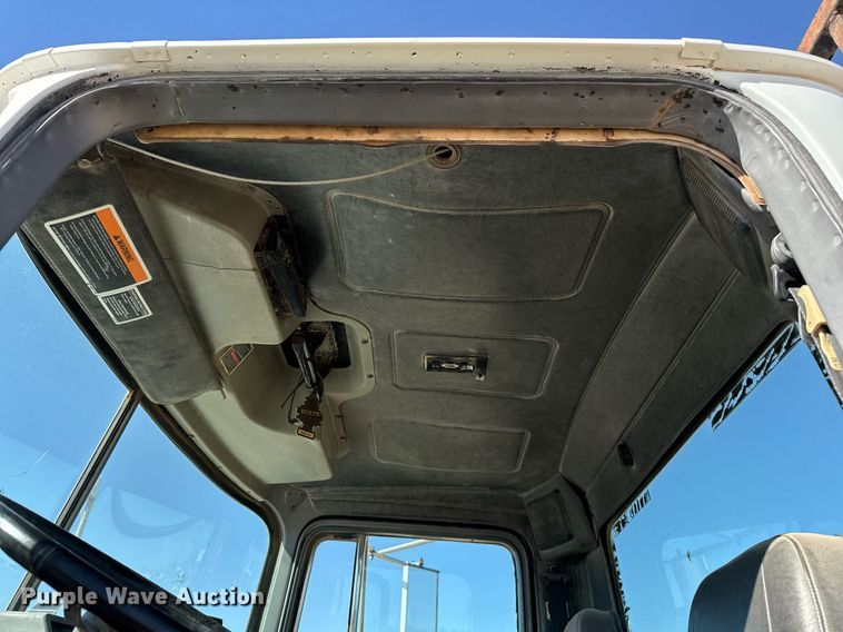 image for item DP0017 2001 Mack RD688S truck cab and chassis