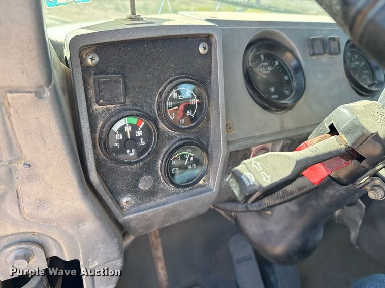 image for item DP0017 2001 Mack RD688S truck cab and chassis