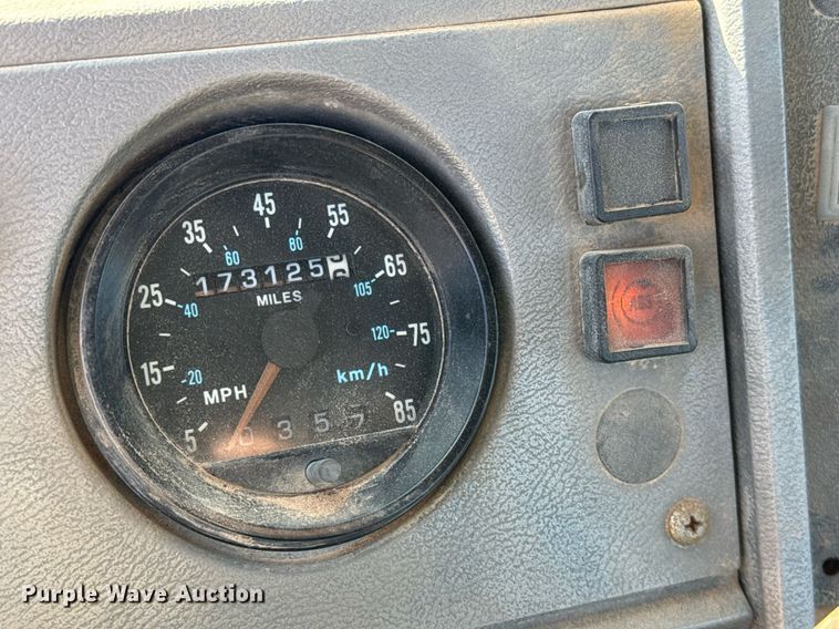 image for item DP0017 2001 Mack RD688S truck cab and chassis