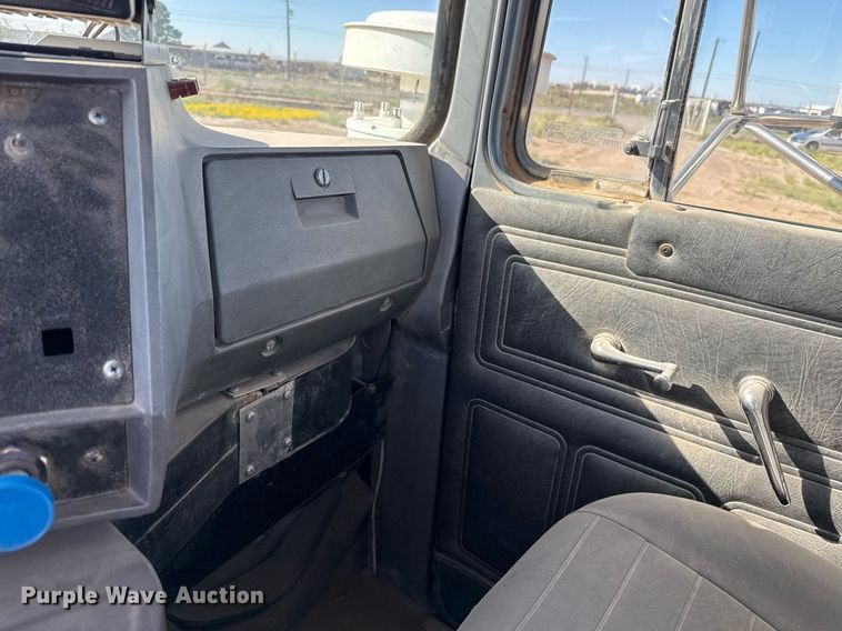 image for item DP0017 2001 Mack RD688S truck cab and chassis