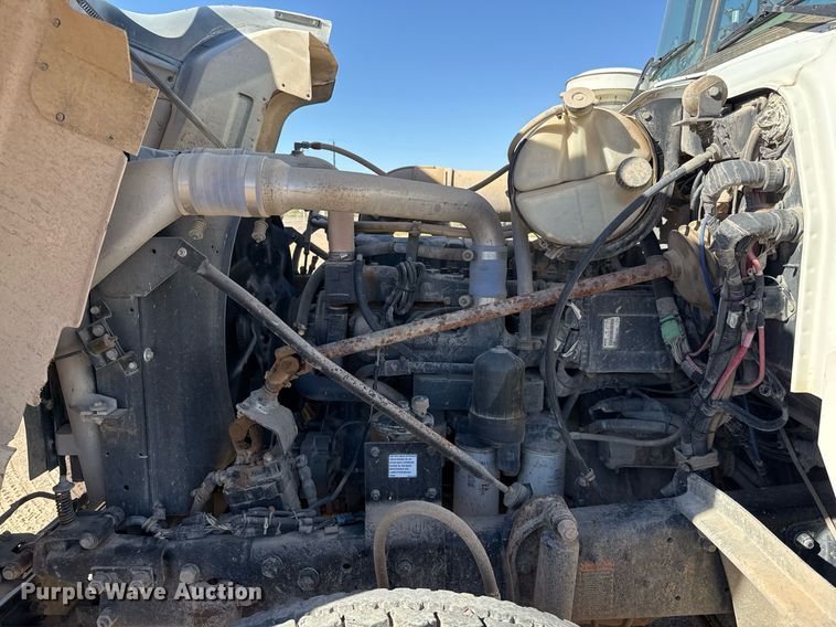 image for item DP0017 2001 Mack RD688S truck cab and chassis