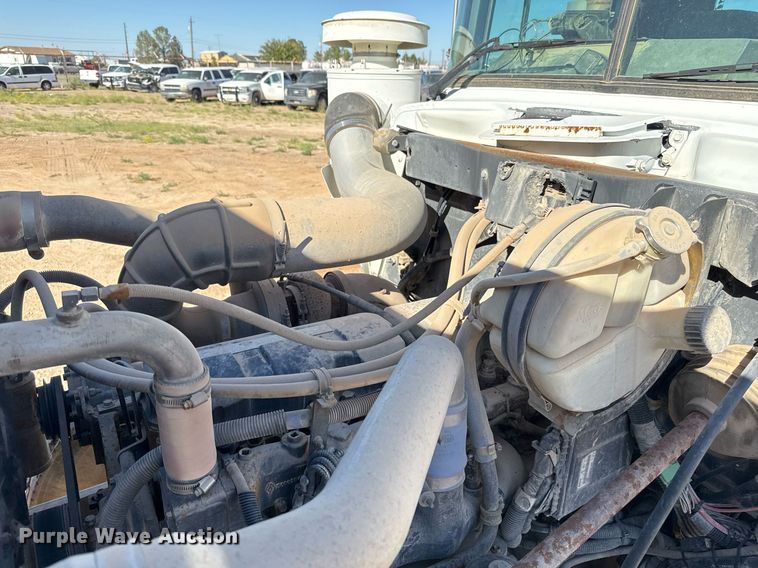 image for item DP0017 2001 Mack RD688S truck cab and chassis