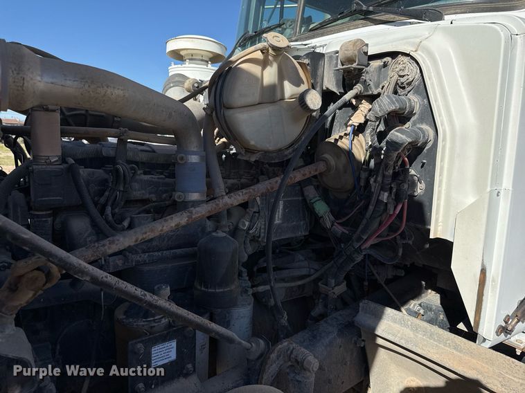 image for item DP0017 2001 Mack RD688S truck cab and chassis