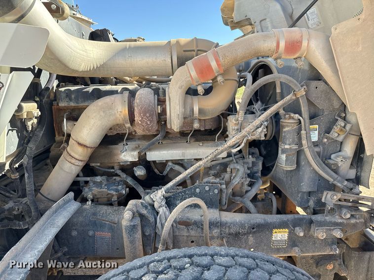 image for item DP0017 2001 Mack RD688S truck cab and chassis