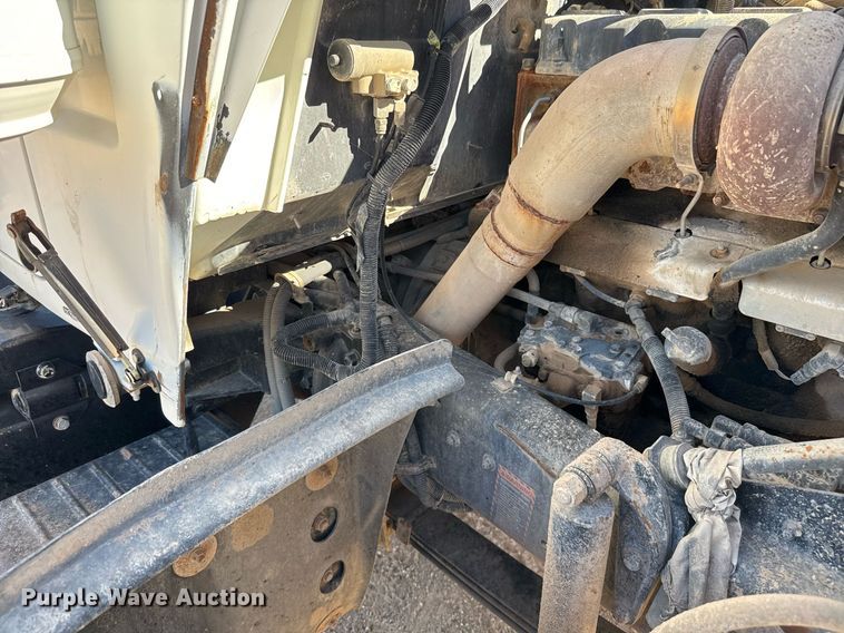 image for item DP0017 2001 Mack RD688S truck cab and chassis