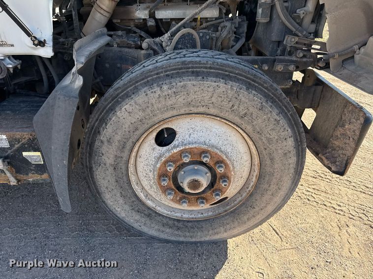 image for item DP0017 2001 Mack RD688S truck cab and chassis