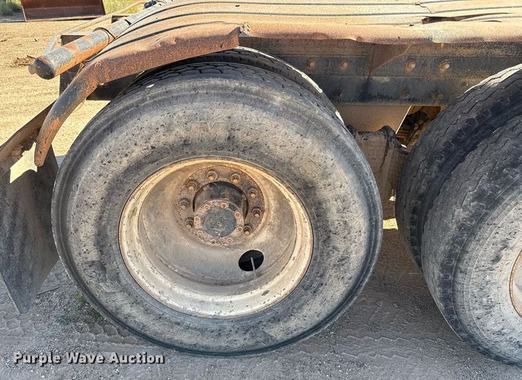 image for item DP0017 2001 Mack RD688S truck cab and chassis