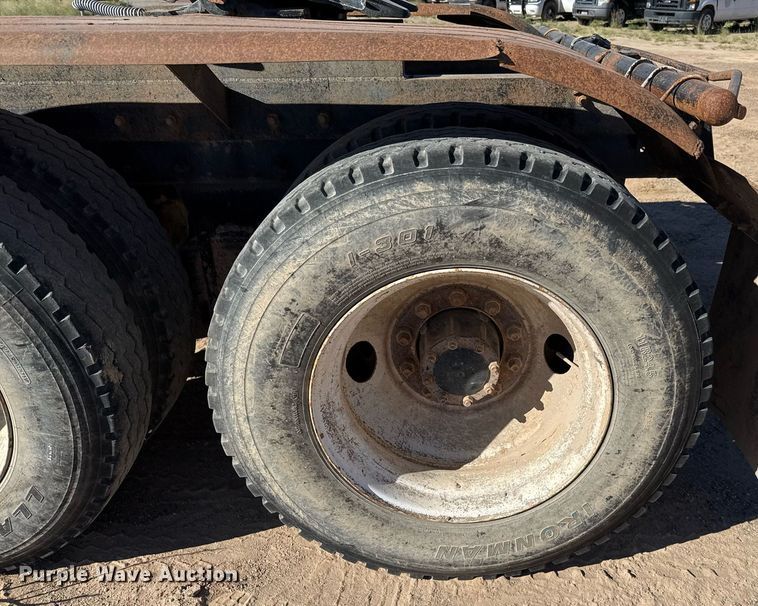 image for item DP0017 2001 Mack RD688S truck cab and chassis