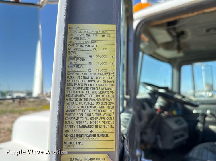 image for item DP0017 2001 Mack RD688S truck cab and chassis