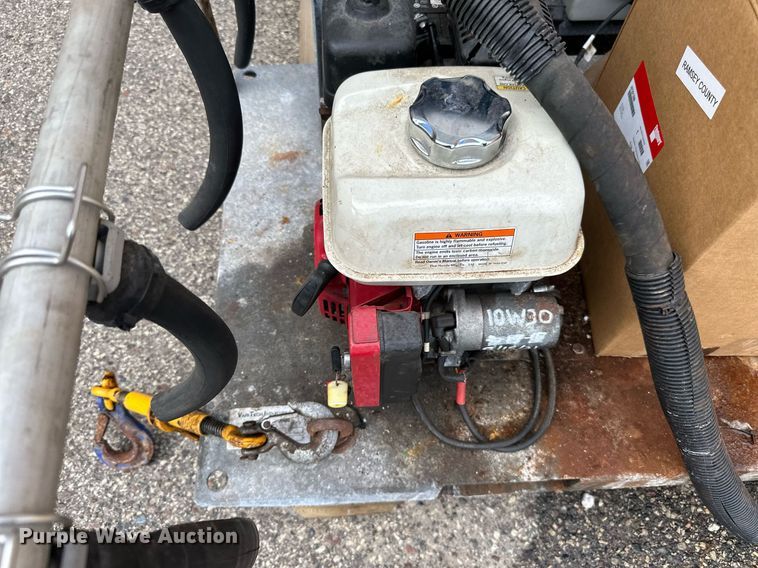 image for item DP8525 Varitech Industries  535-GAS-1-EB de-icer sprayer