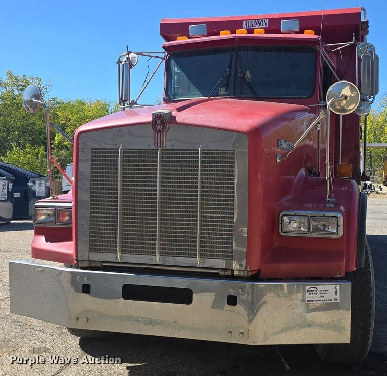 image for item DQ4569 2003 Kenworth  T800 dump truck