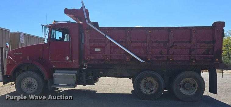 image for item DQ4569 2003 Kenworth  T800 dump truck