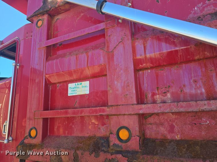 image for item DQ4569 2003 Kenworth  T800 dump truck