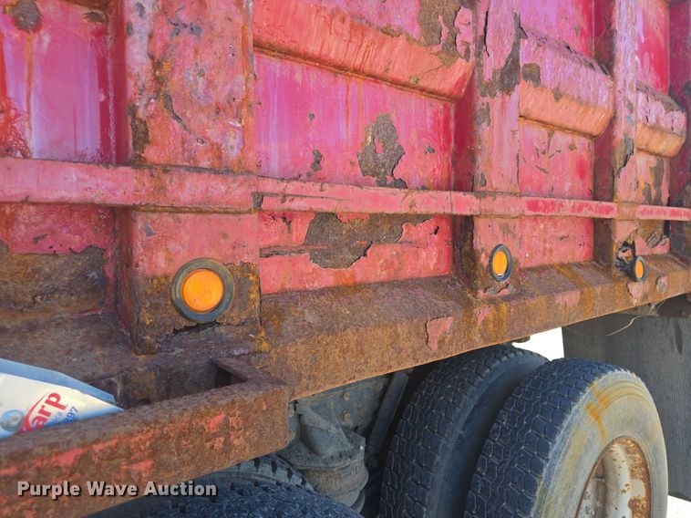 image for item DQ4569 2003 Kenworth  T800 dump truck