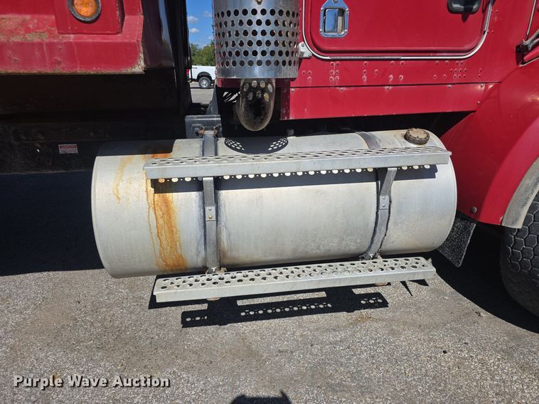 image for item DQ4569 2003 Kenworth  T800 dump truck