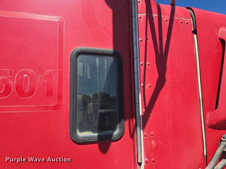 image for item DQ4569 2003 Kenworth  T800 dump truck