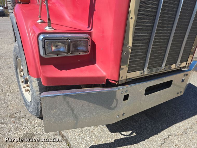 image for item DQ4569 2003 Kenworth  T800 dump truck