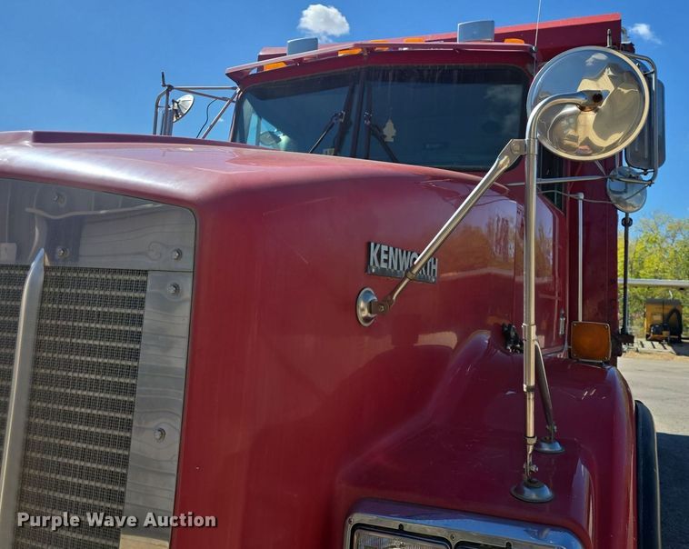 image for item DQ4569 2003 Kenworth  T800 dump truck