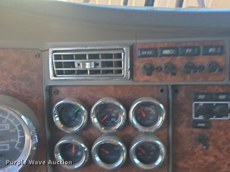 image for item DQ4569 2003 Kenworth  T800 dump truck