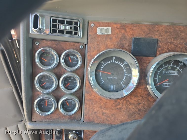 image for item DQ4569 2003 Kenworth  T800 dump truck