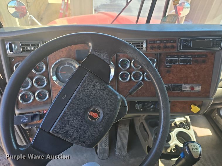 image for item DQ4569 2003 Kenworth  T800 dump truck