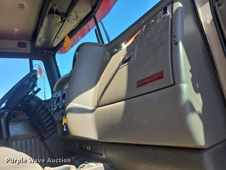 image for item DQ4569 2003 Kenworth  T800 dump truck