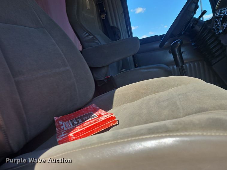 image for item DQ4569 2003 Kenworth  T800 dump truck