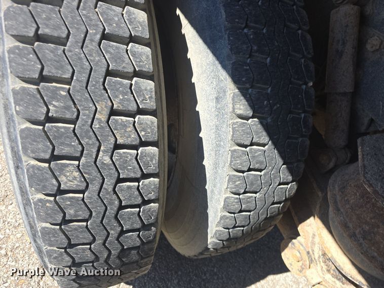 image for item DQ4569 2003 Kenworth  T800 dump truck