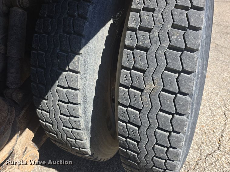 image for item DQ4569 2003 Kenworth  T800 dump truck