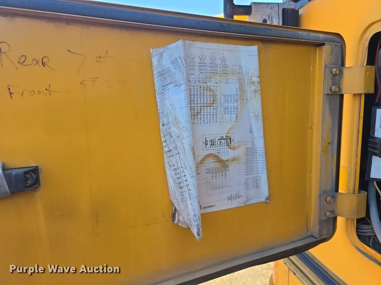 image for item DQ4570 2004 IC FE300 school bus