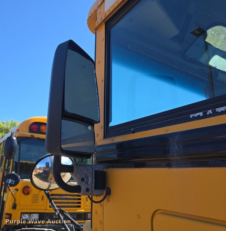 image for item DQ4570 2004 IC FE300 school bus