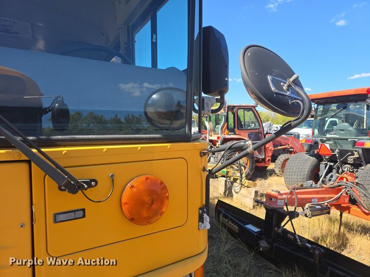 image for item DQ4570 2004 IC FE300 school bus