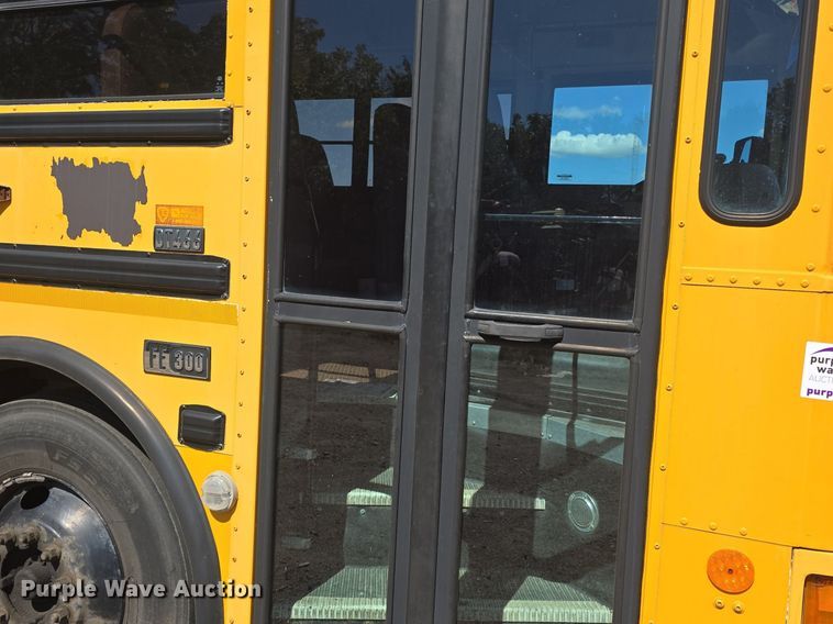 image for item DQ4570 2004 IC FE300 school bus