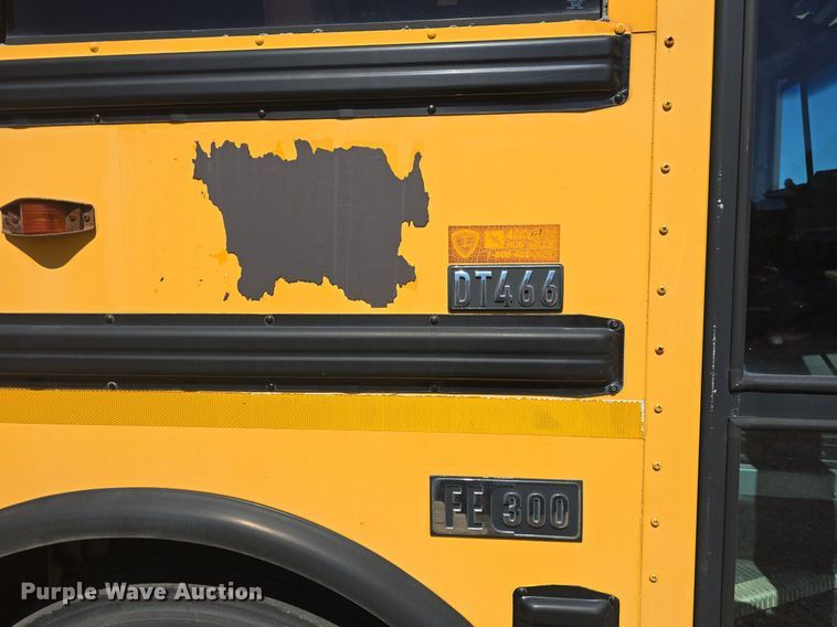 image for item DQ4570 2004 IC FE300 school bus