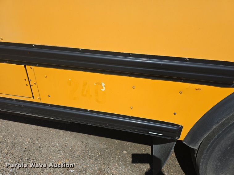 image for item DQ4570 2004 IC FE300 school bus