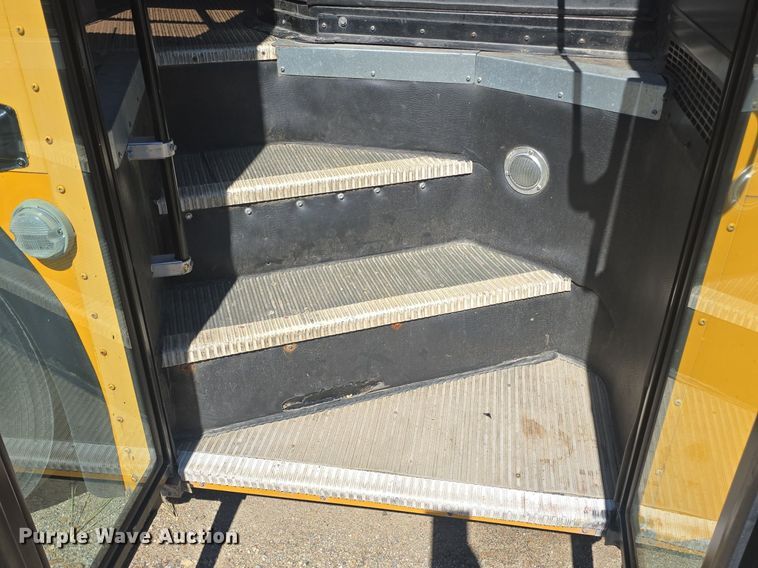 image for item DQ4570 2004 IC FE300 school bus