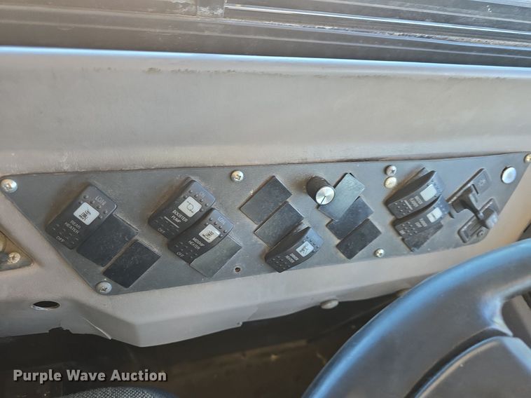 image for item DQ4570 2004 IC FE300 school bus