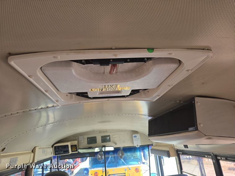 image for item DQ4570 2004 IC FE300 school bus