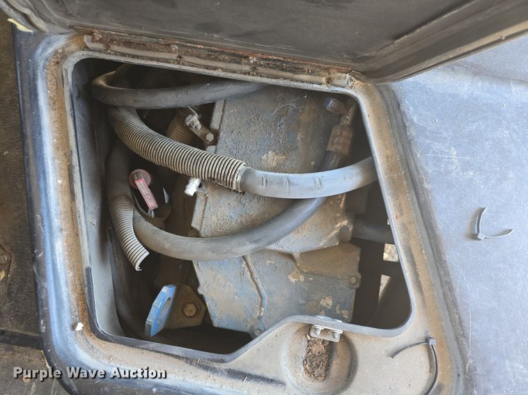 image for item DQ4570 2004 IC FE300 school bus