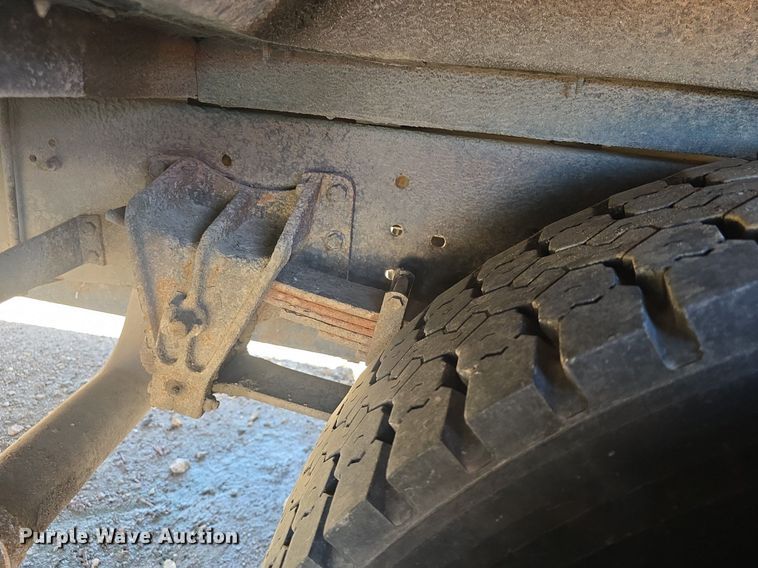 image for item DQ4570 2004 IC FE300 school bus