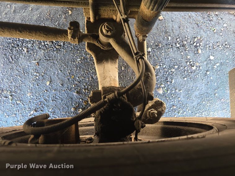 image for item DQ4570 2004 IC FE300 school bus