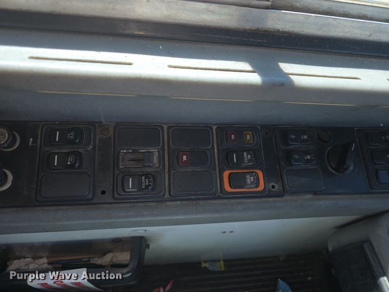 image for item DQ4571 2004 Bluebird  All American  school bus