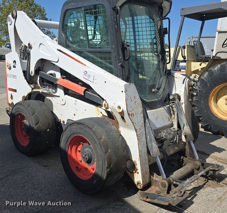 image for item DQ5172 2013 Bobcat  S750 skid steer loader
