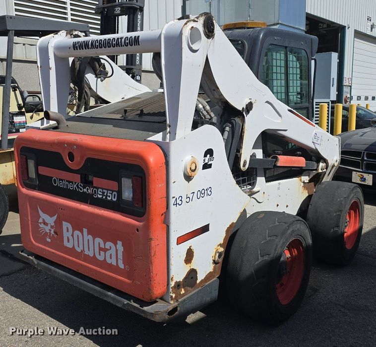 image for item DQ5172 2013 Bobcat  S750 skid steer loader