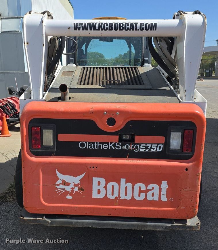 image for item DQ5172 2013 Bobcat  S750 skid steer loader