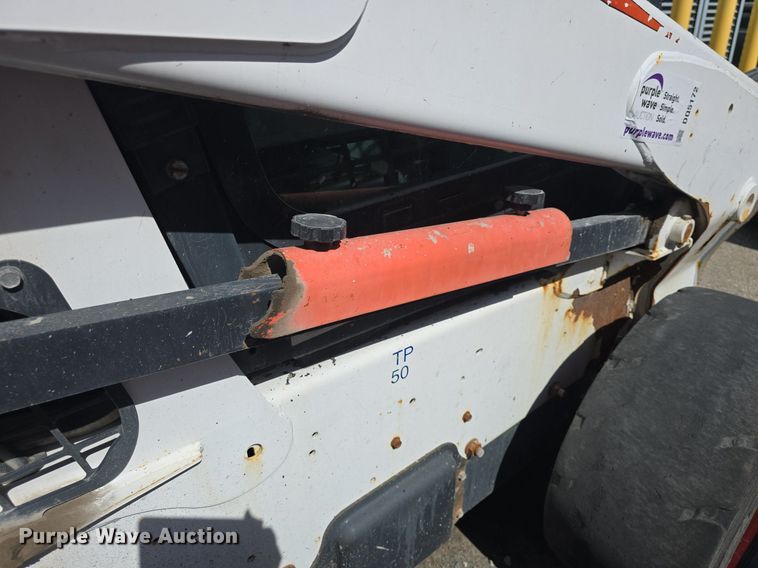 image for item DQ5172 2013 Bobcat  S750 skid steer loader